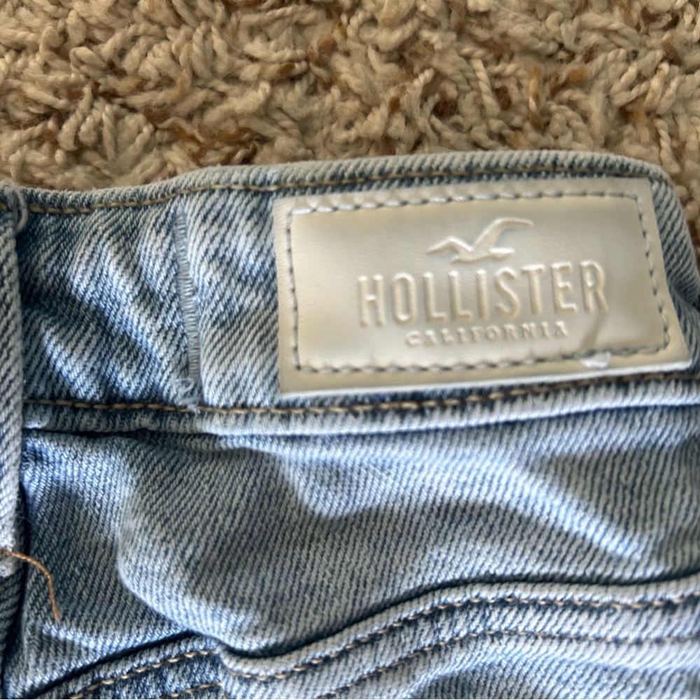Womens/teen Hollister ripped jeans, size 00R - Picture 4 of 4